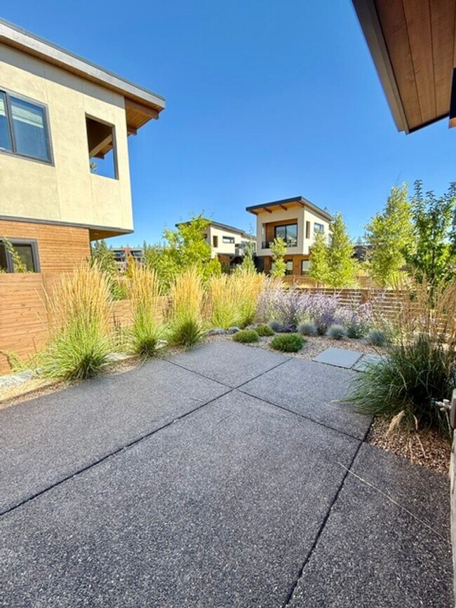 Building Photo - 3336 NW Celilo Ln
