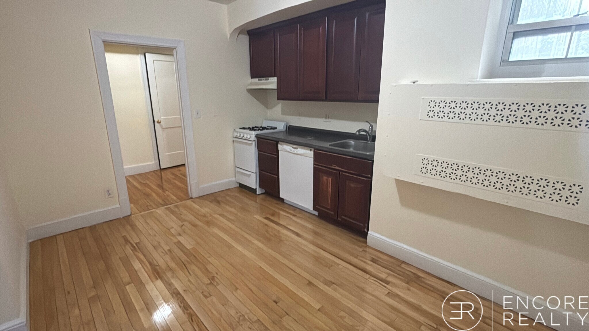 Building Photo - 1555 Beacon St