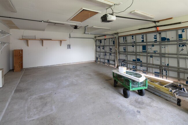 Building Photo - 312 Falcon Lake Dr