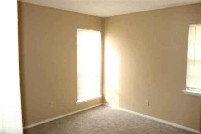 Building Photo - 2834 Hollandale Ln