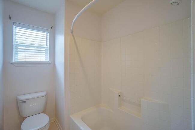 Building Photo - BEAUTIFUL FOUR BEDROOM HOME IN EAST COUNTY