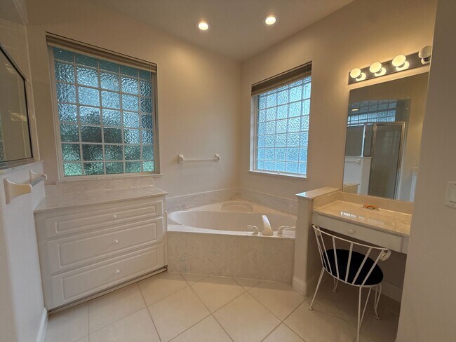 Building Photo - Lake Diamond Golf and County Club Pool Hom...