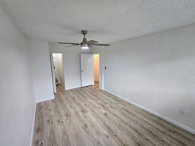 Building Photo - Orlando - 3 Bedroom, 2 Bathroom - $2,295.00