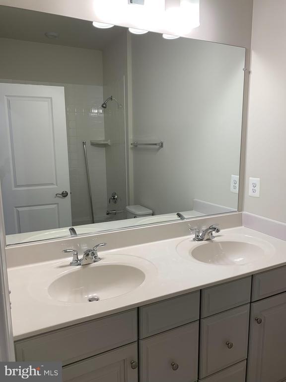 Building Photo - 150 Boxelder Dr