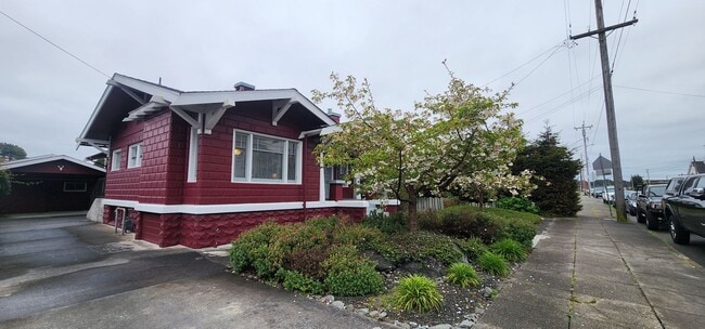 Building Photo - Single Family Fully Furnished Home