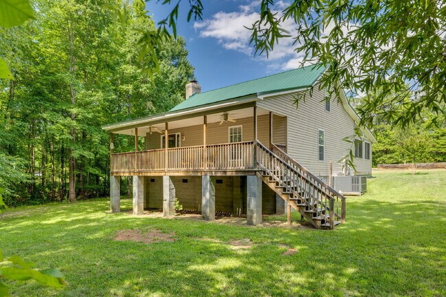 Building Photo - "Charming 2-Bedroom Furnished Retreat with Spacious Layout and 2.5 Baths in York, SC!"