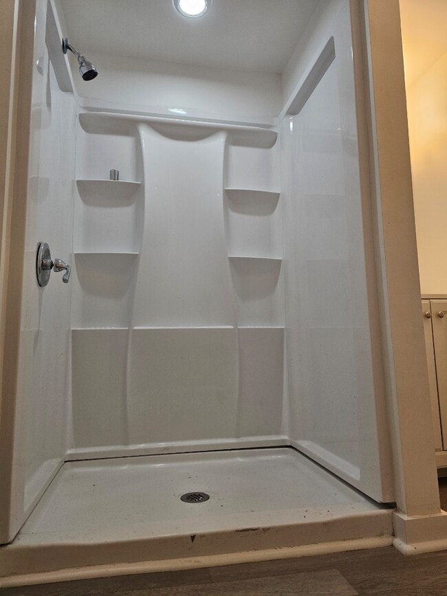 Building Photo - 210 Baldwin St