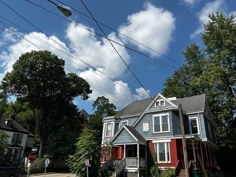 Building Photo - 2201 Kemper Ln