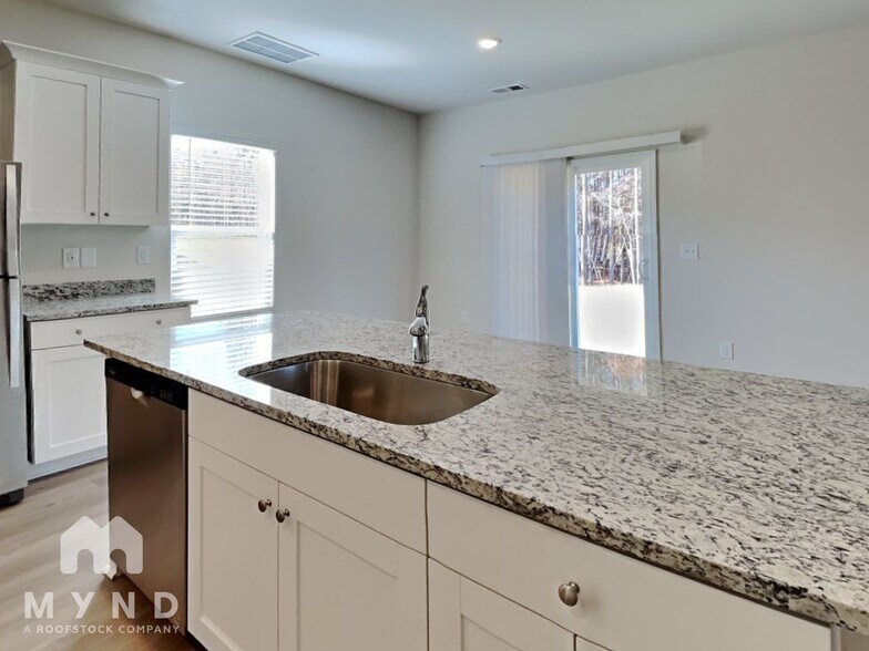 Building Photo - 299 New Villas St