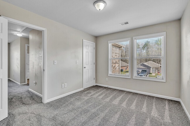 Building Photo - 138 Bermuda Lakes Dr