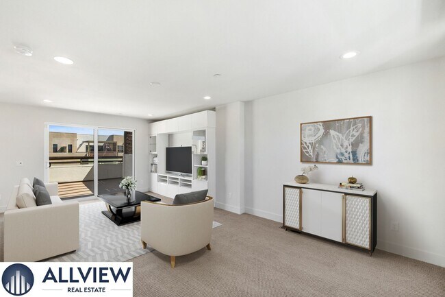 Building Photo - Gorgeous 4 Story Townhome Available in the Highly Desired 17 West Community!