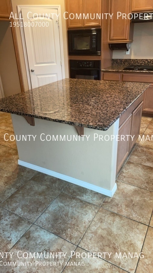 Building Photo - 40298 Hannah Way