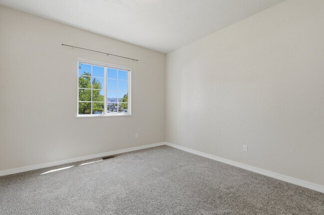 Building Photo - 1285 Claremont Dr