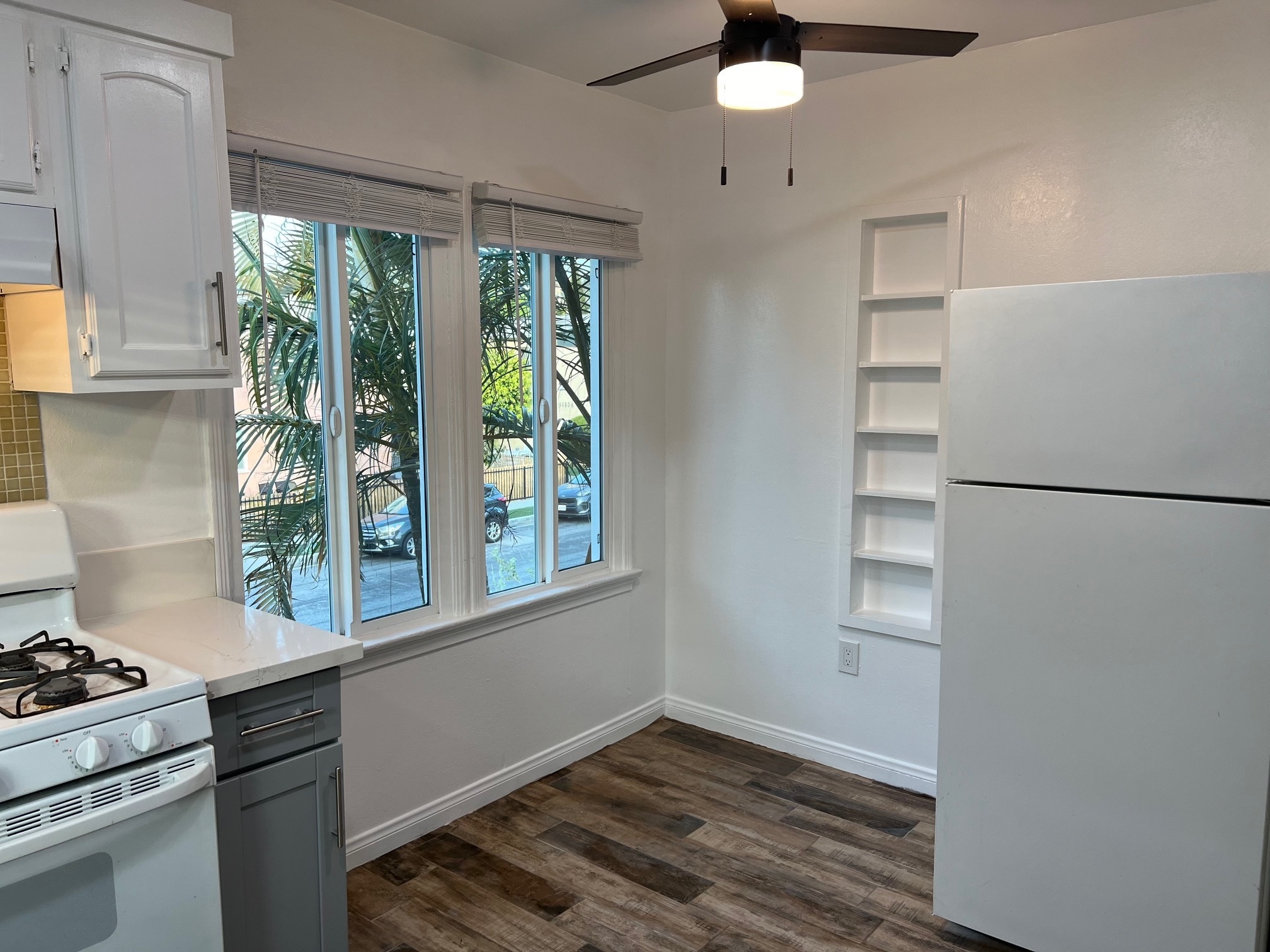 Dining nook with view - 5467 Kinston Ave