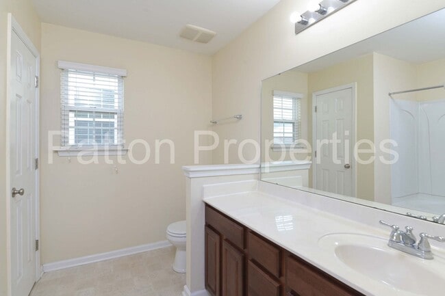 Building Photo - Rosewood Hills Home