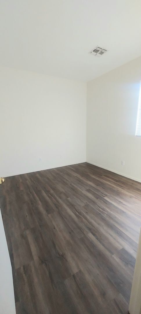 Building Photo - BEAUTIFUL 3BED with DEN 2BATH FLOORPLAN LO...