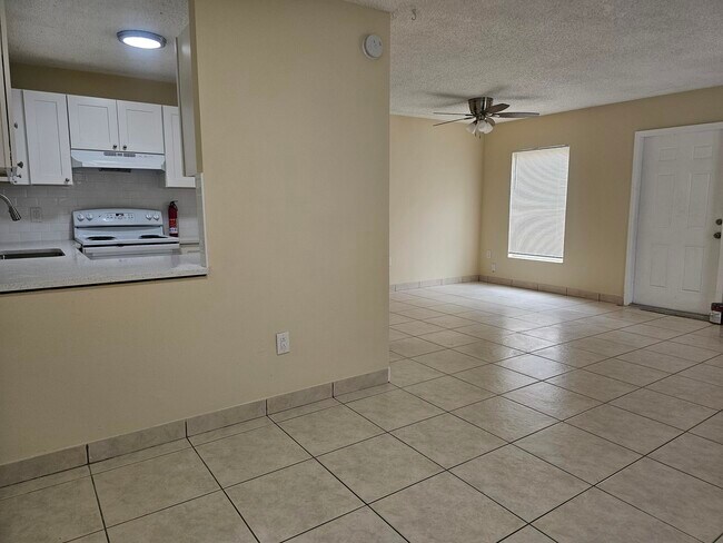 Building Photo - 5836 S 37th Ct