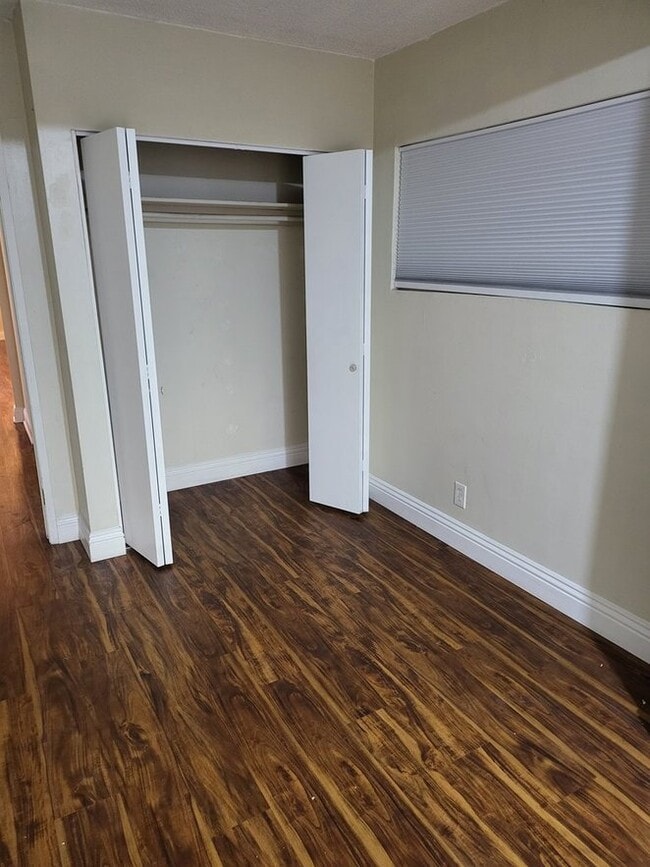 Building Photo - 1323 W Mauretania St