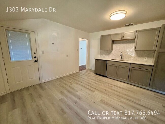 Building Photo - 1303 Marydale Dr