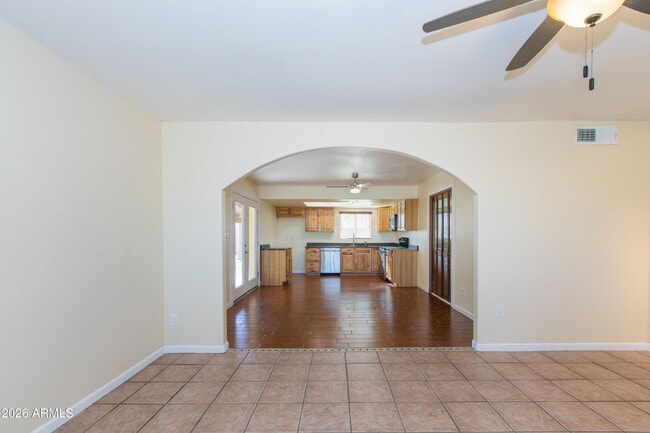 Building Photo - 1813 E Ellis Dr