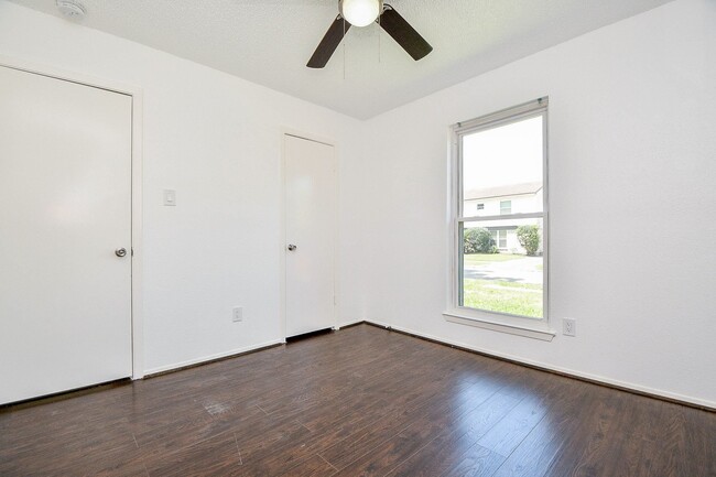 Building Photo - 7203 Santa Rita Dr