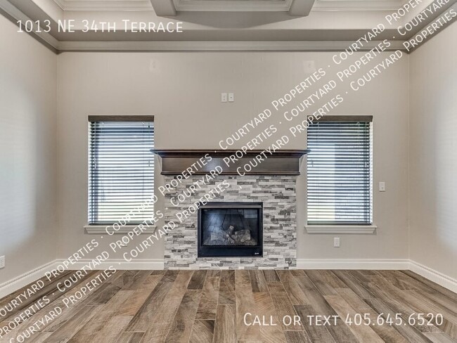 Building Photo - 1013 NE 34th Terr