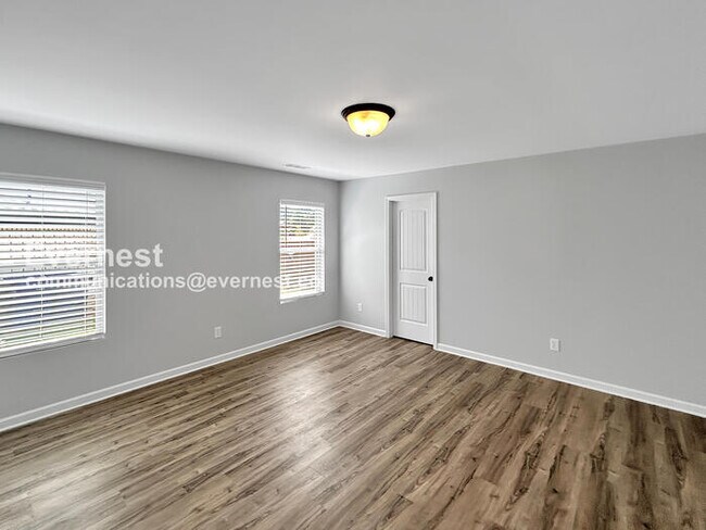 Building Photo - 322 Fenrose Dr