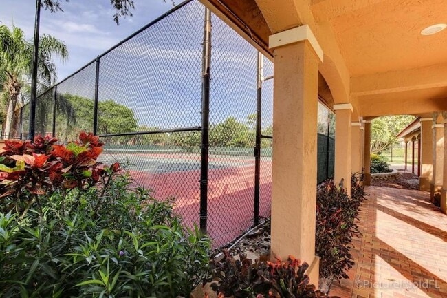 Building Photo - 8255 Severn Dr