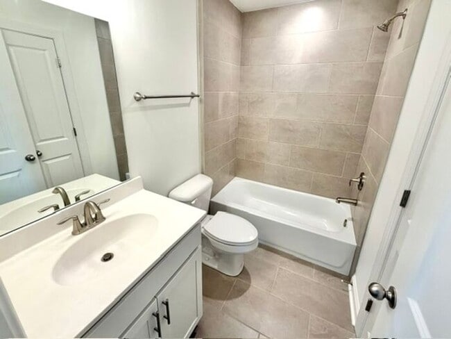 Building Photo - OPEN HOUSE! Now Leasing a Brand New 4 bedroom 2.5 bath home in Oakland.