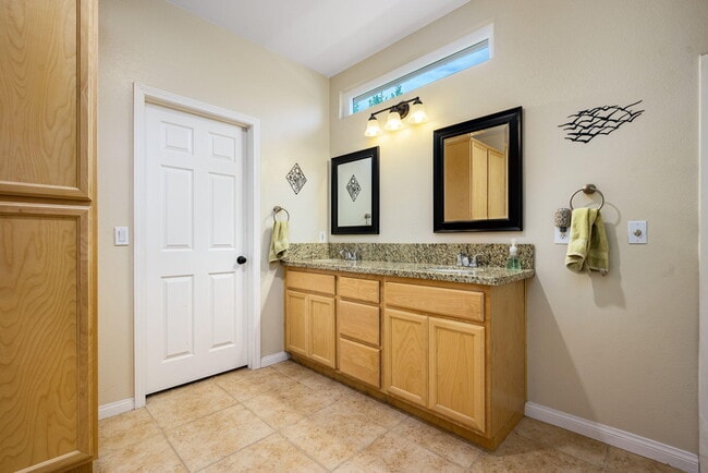 Building Photo - 60661 Juniper Ln