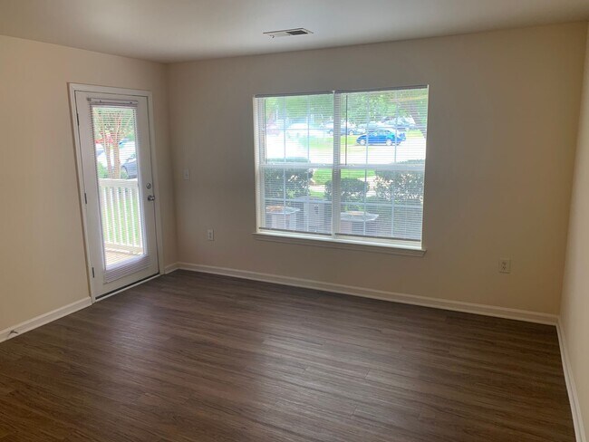 Building Photo - 100 Yellowstone Dr