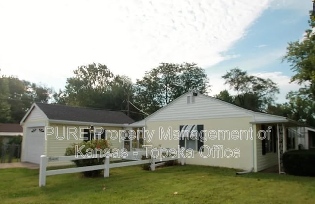 Building Photo - 2300 SW Eveningside Dr