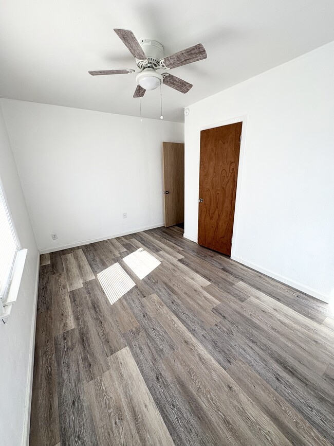 Building Photo - 609 23rd St