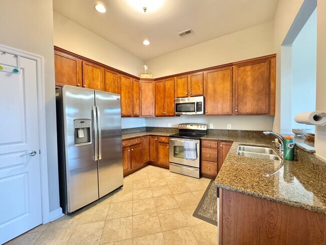 Building Photo - NEWPORT NEWS - STUNNING APARTMENT IN  THE ...