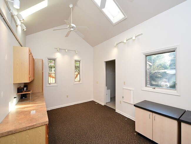 Building Photo - Cool House | 50% Off First Months Rent