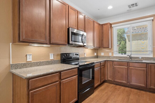 Building Photo - 1319 S Sabino Dr