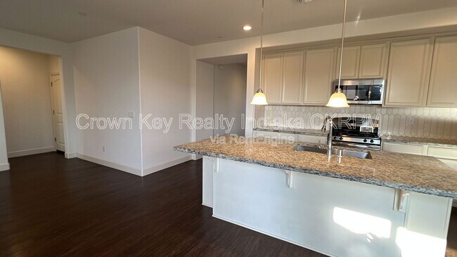 Building Photo - 448 Albertina Ave