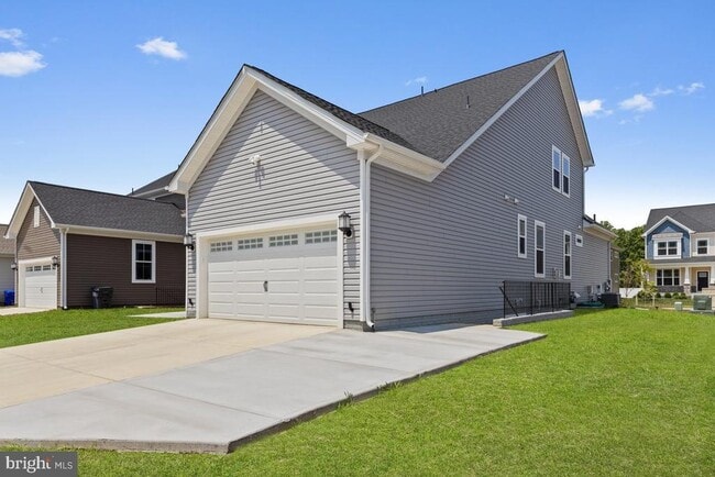 Building Photo - 5684 Lewis Carroll Dr