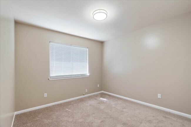 Building Photo - 2614 Maple Pl Ct