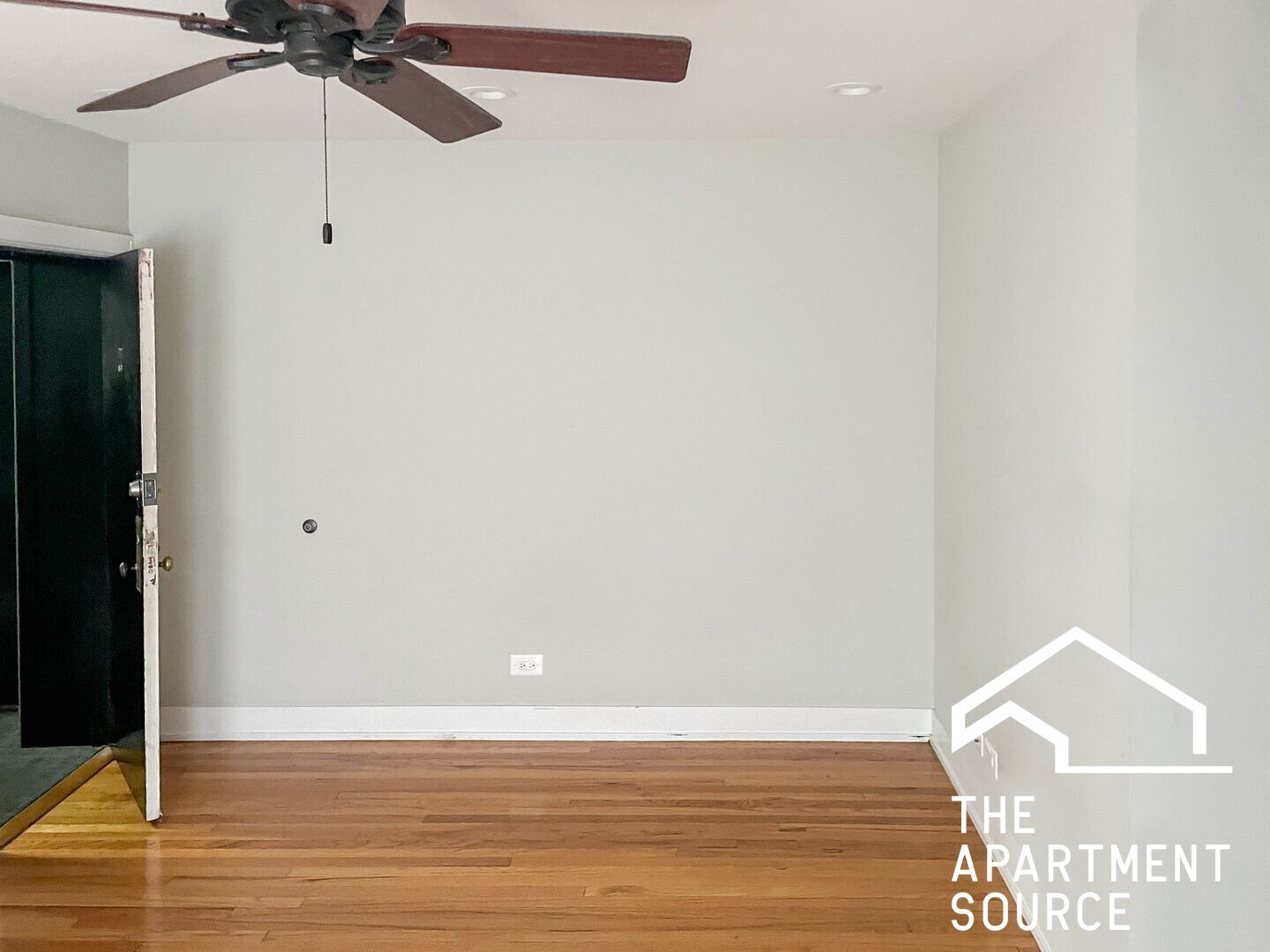 Building Photo - 516 W Cornelia Ave