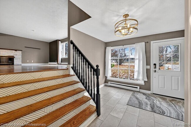 Building Photo - 4448 Greenwood Dr