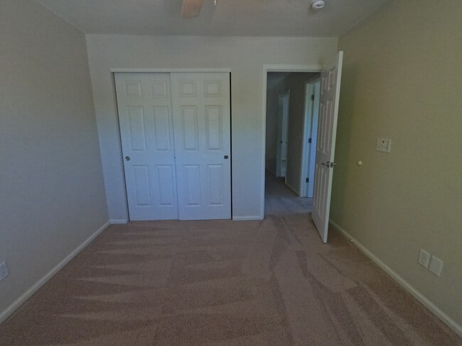 Building Photo - 2215 Harvest St