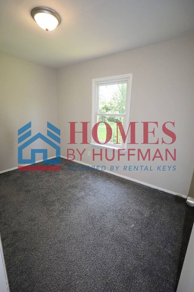 Building Photo - 2211 Frisse Ave