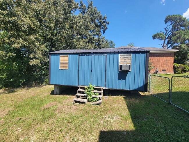 Building Photo - 1846 S Barton Dr