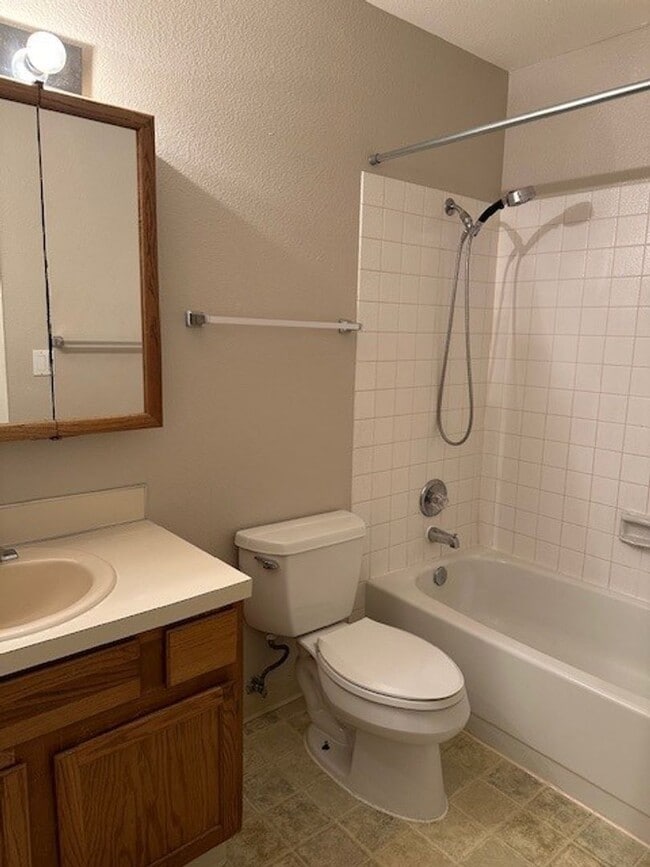 Building Photo - Must See- 3 BD | 2 BA Duplex!