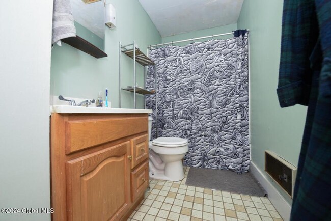 Bathroom 1 - 285 Lark St