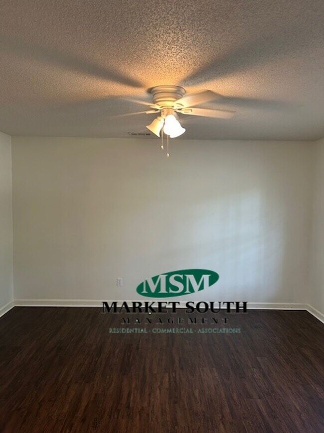 Building Photo - BRANDLEWOOD CUL-DE-SAC OFF GARRARD