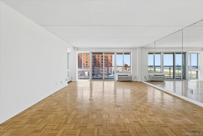 Building Photo - 170 W Broadway