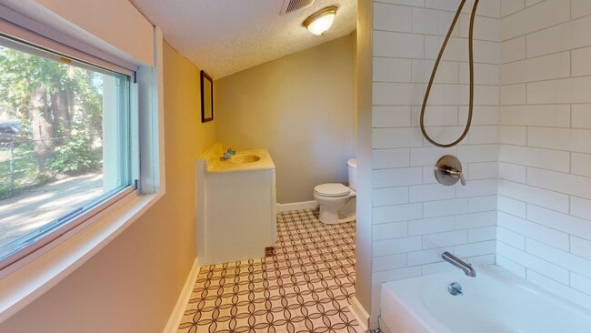 Building Photo - Clark/W.44 area: updated 3 bedroom/1 bath single family house.