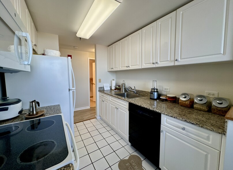 Granite Kitchen - 100 Old Palisade Rd